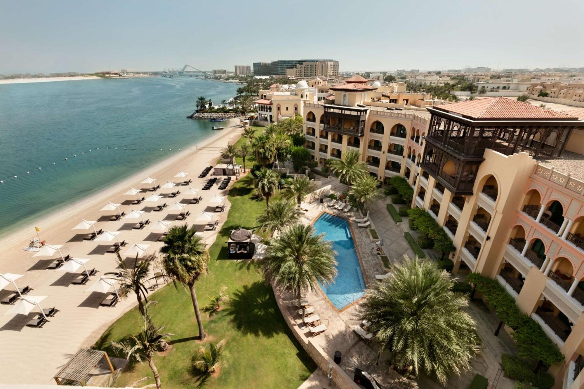 Shangri-La Qaryat Al Beri beach