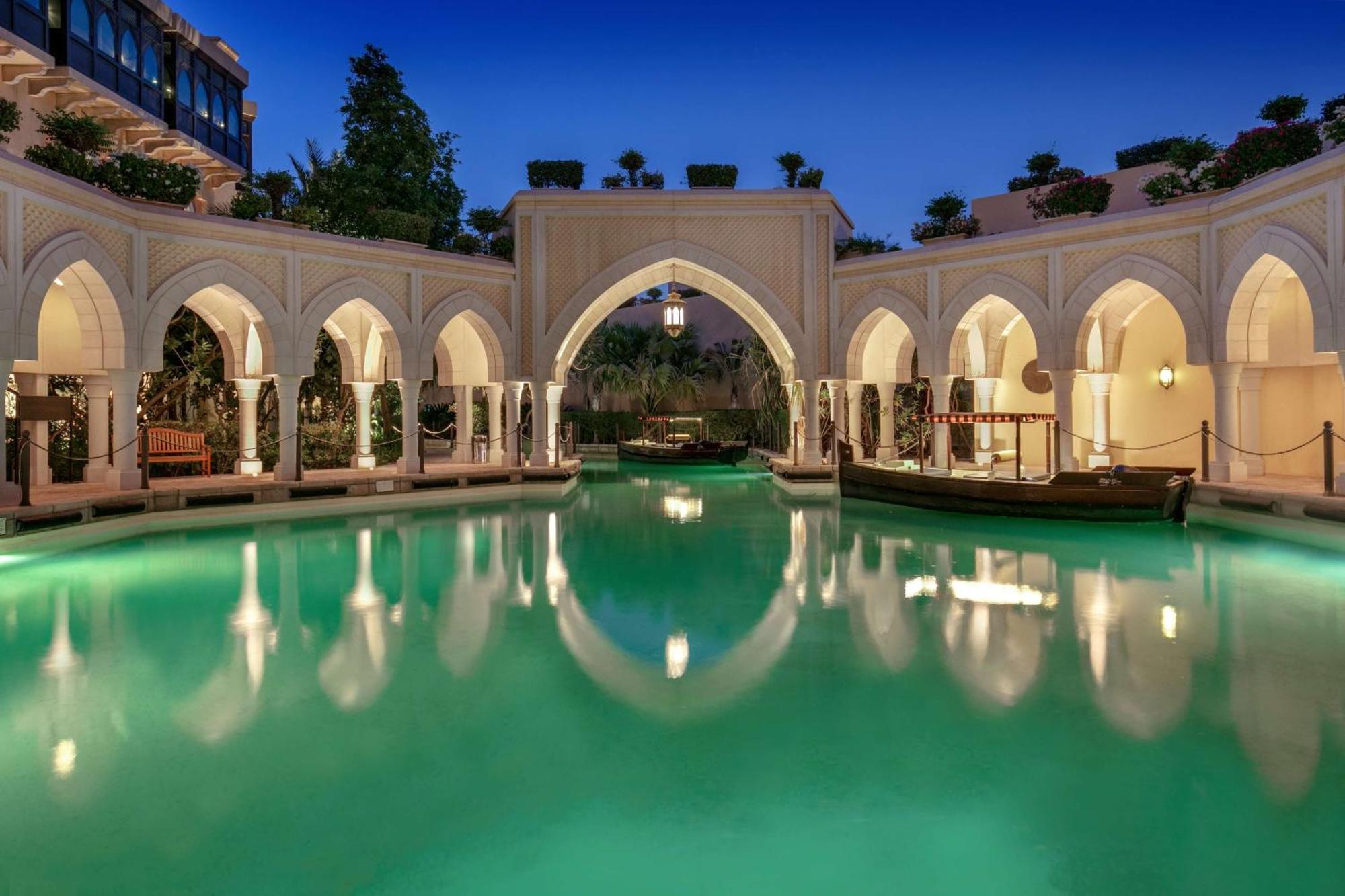 Shangri-La Qaryat Al Beri room