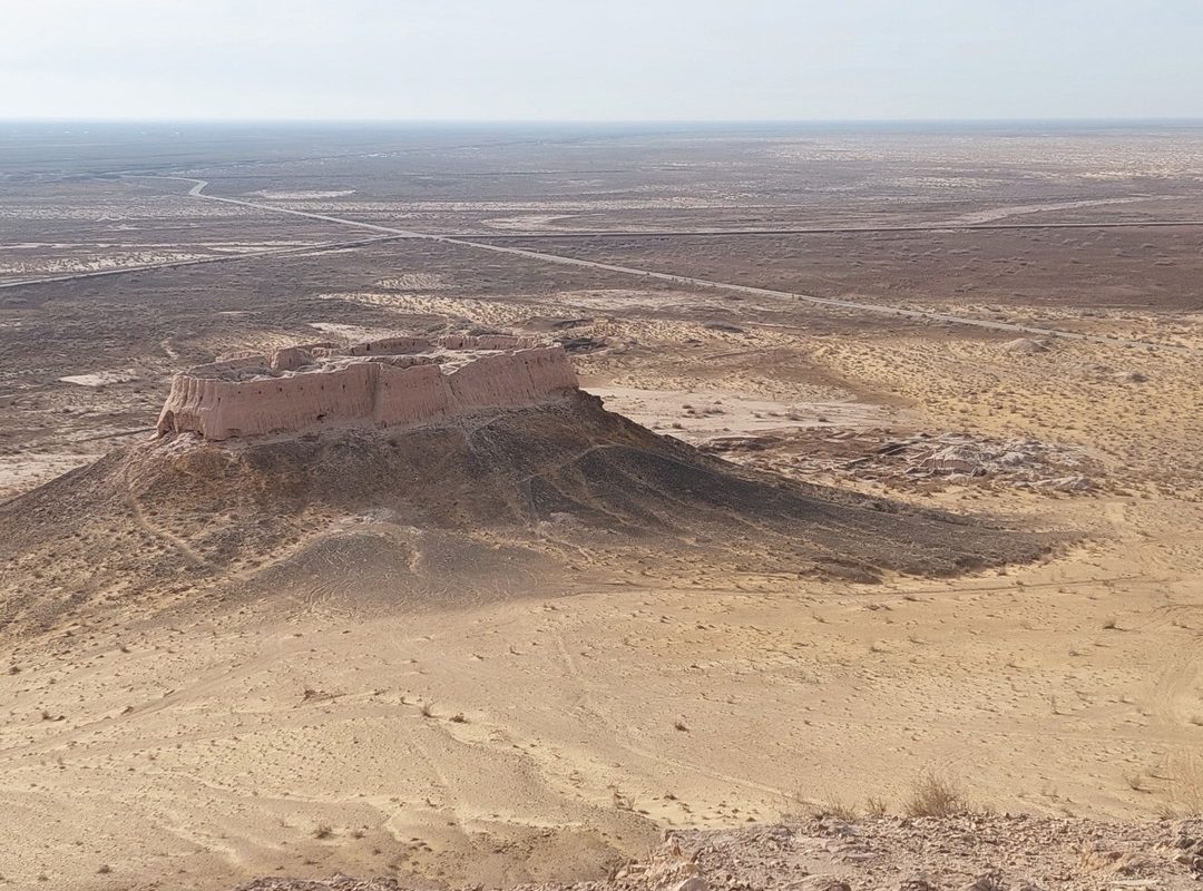 Photo Kyzylkum's Ancient Desert Forts
