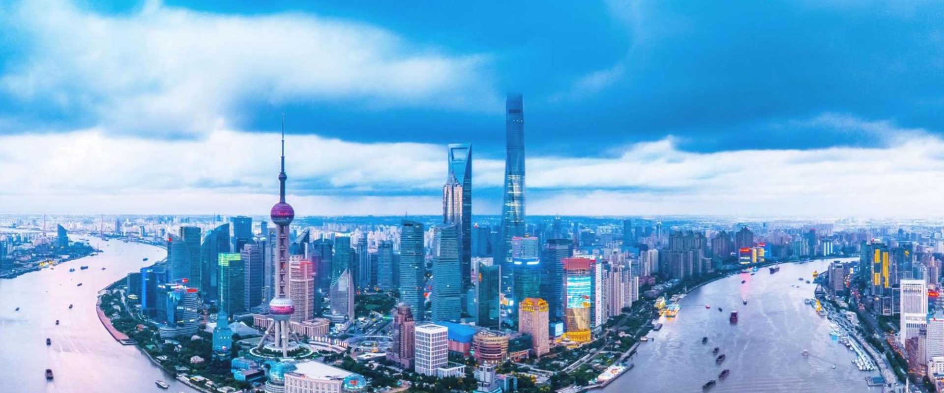 Photo Shanghai: Tradition Meets Futuristic Tomorrow