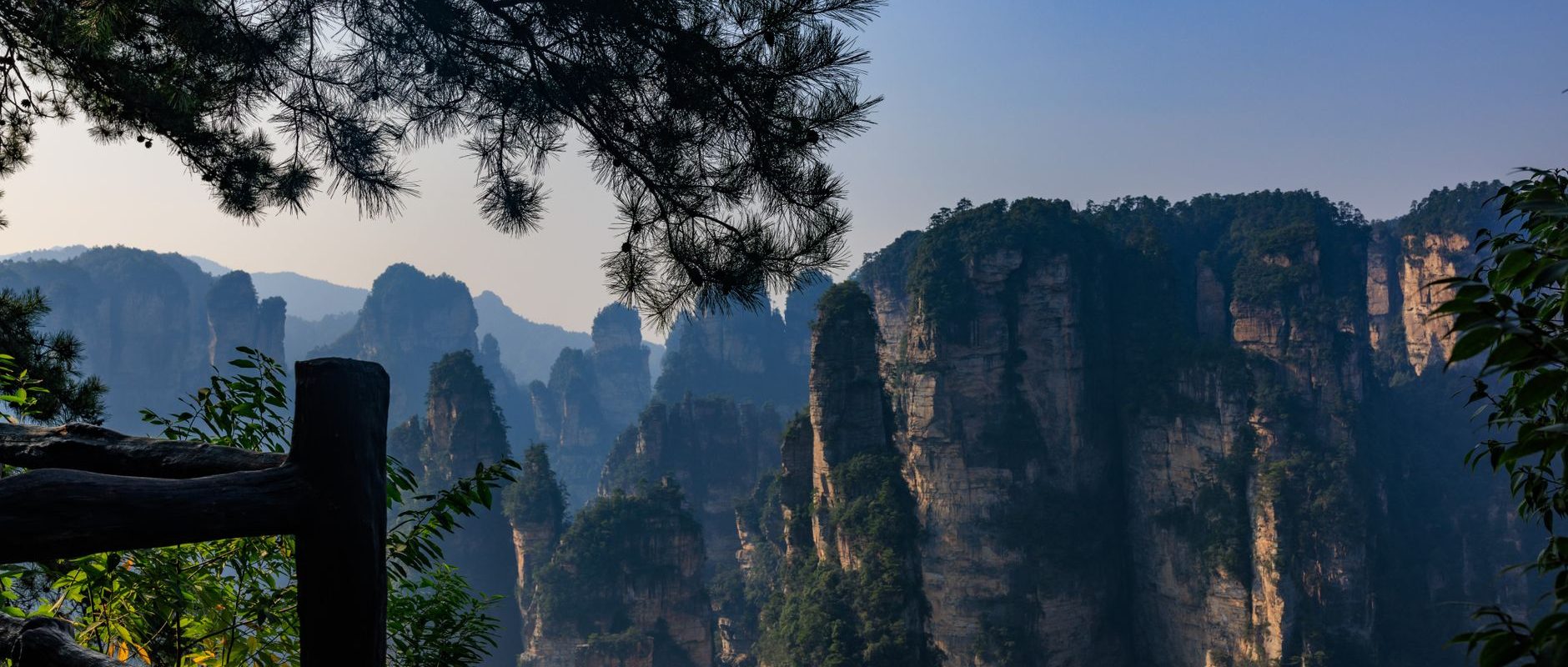 Photo China Hotel Guest Scores in 2026 Crown a Small Mountain Town