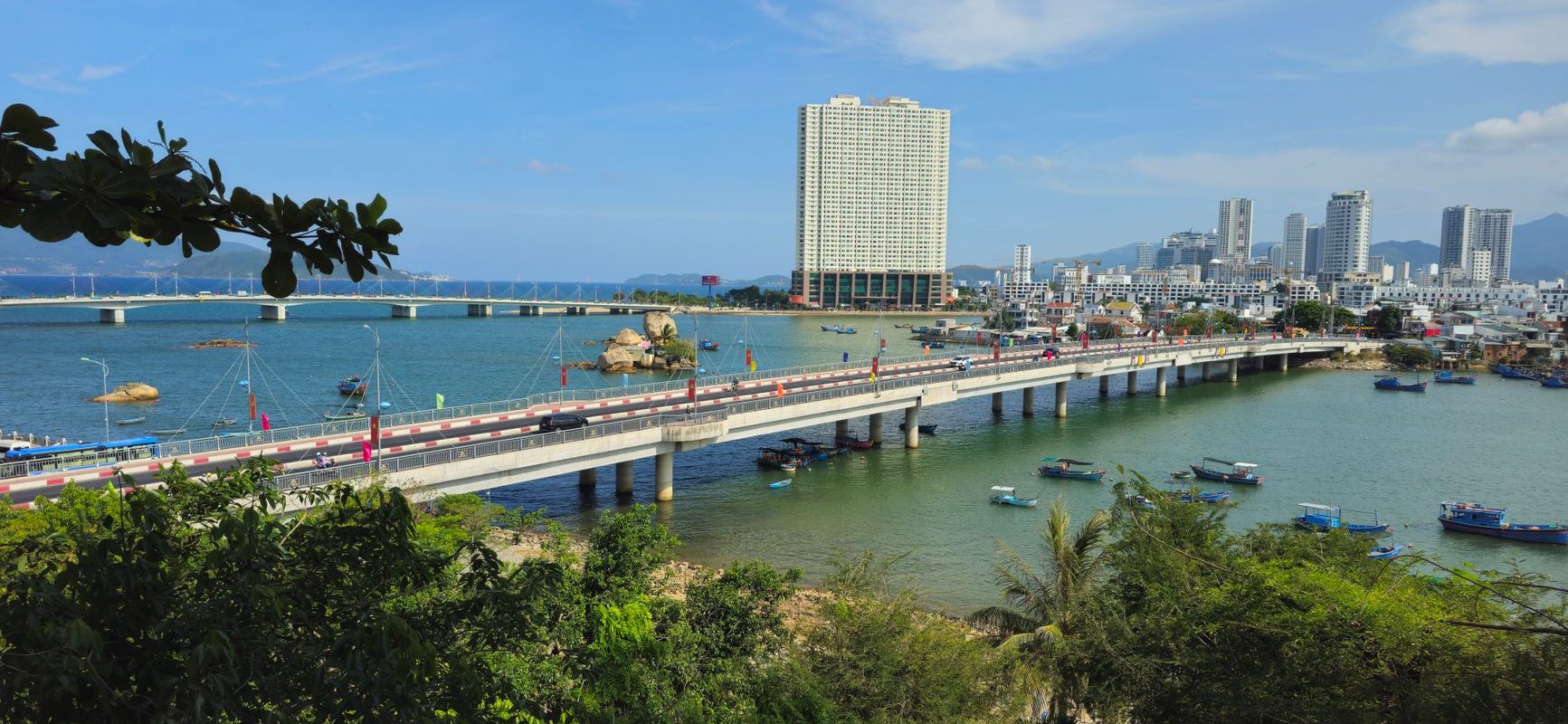 Photo Where to Stay in Nha Trang, by District and Guest Score