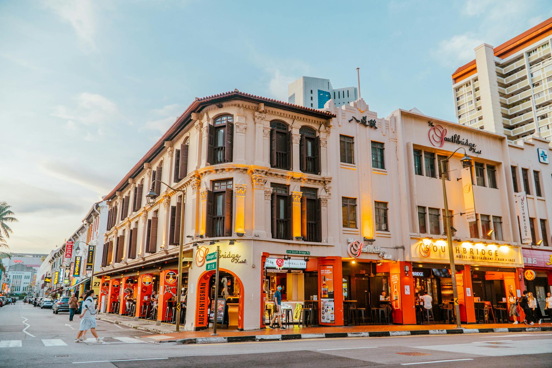 Chinatown: Atmosphere, cuisine, and budget finds - Singapore