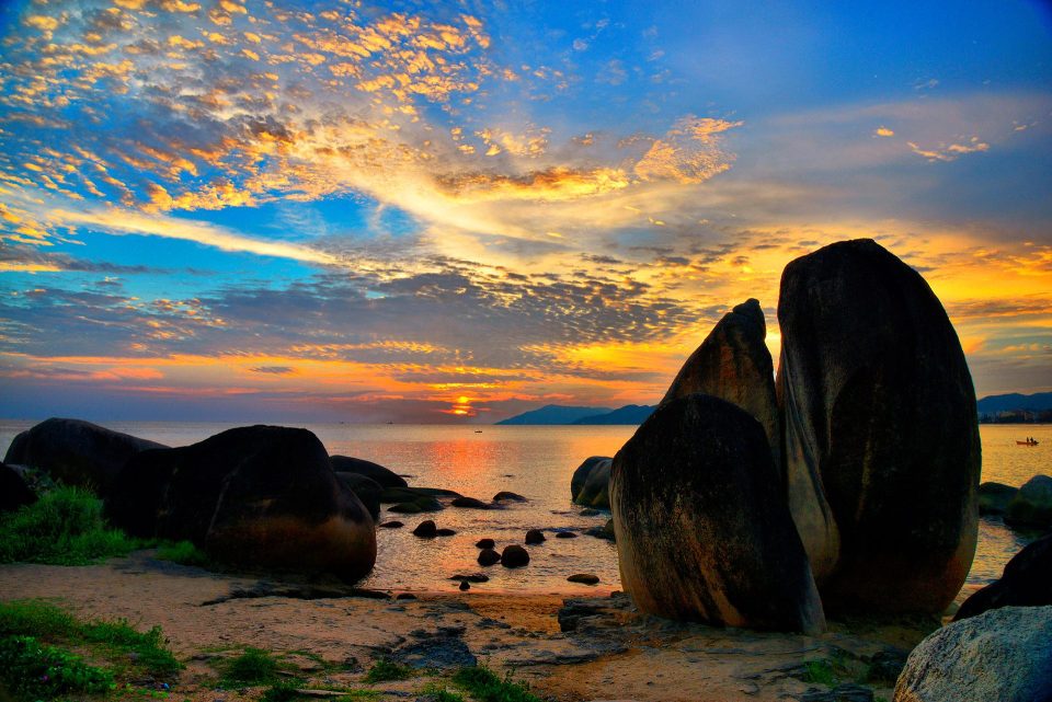 The famous Tianya rock at Tianya Haijiao park, with the sea in the background.