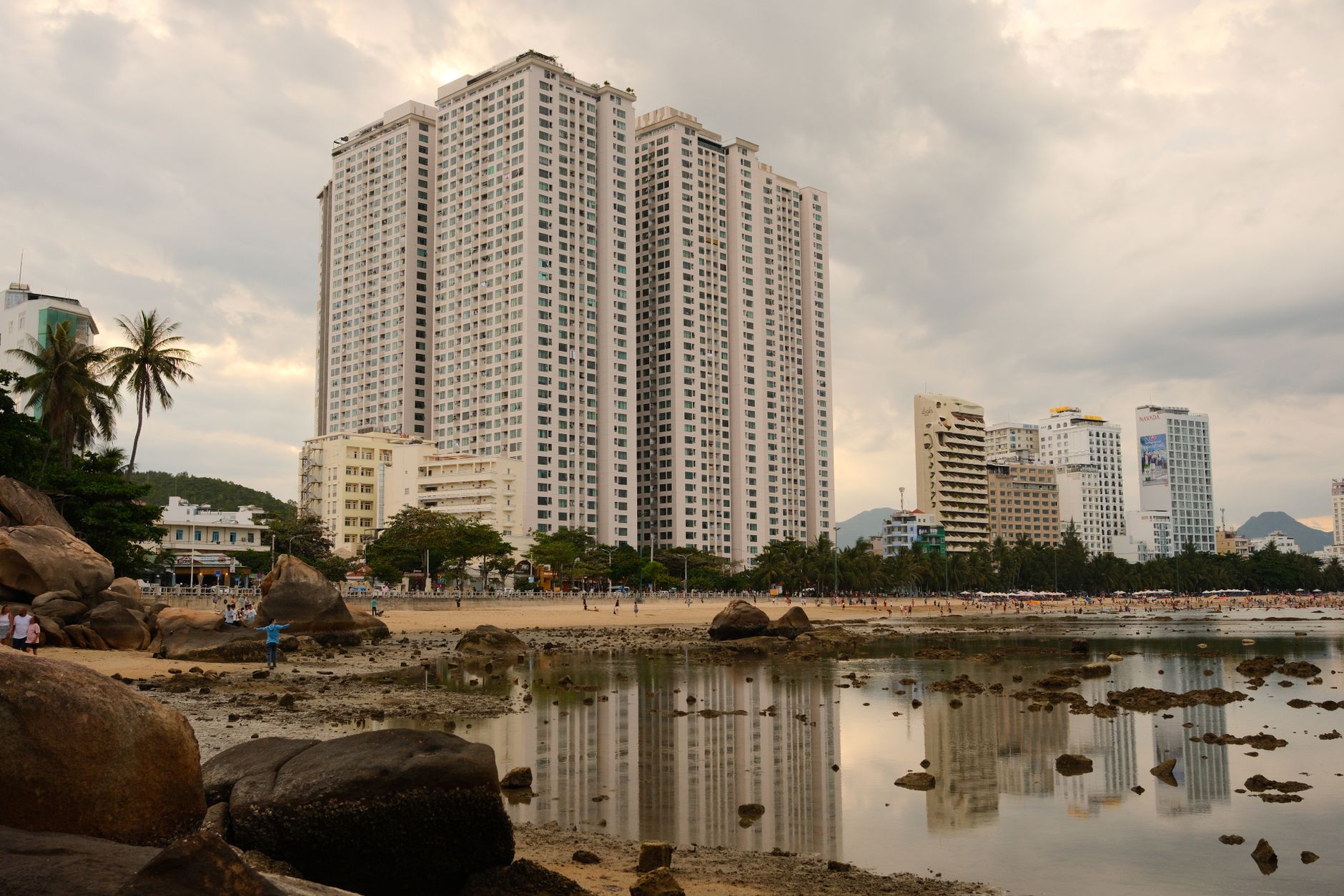 Hon Chong rocks at the north end of the beach