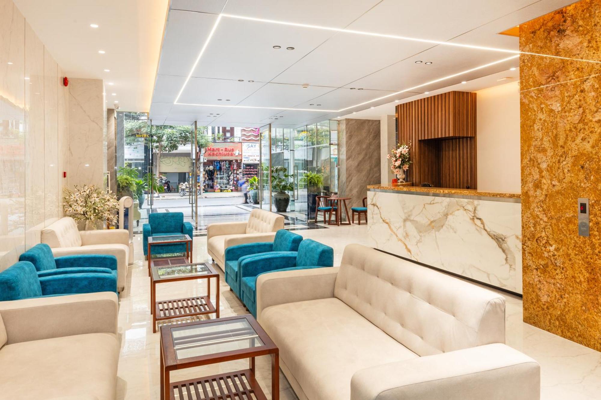 The Summer Hotel, photo 3
