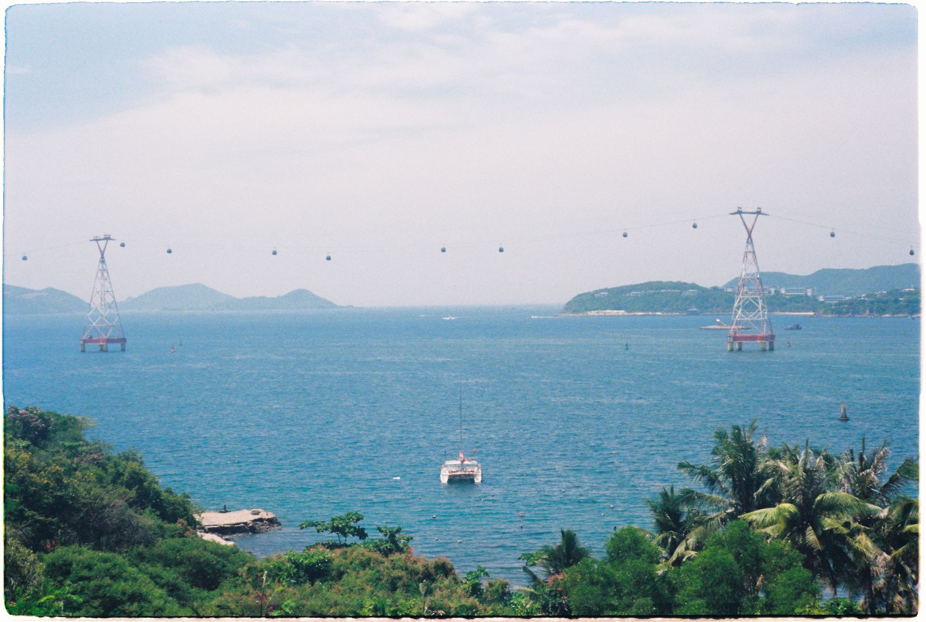 Cable car to Hon Tre island