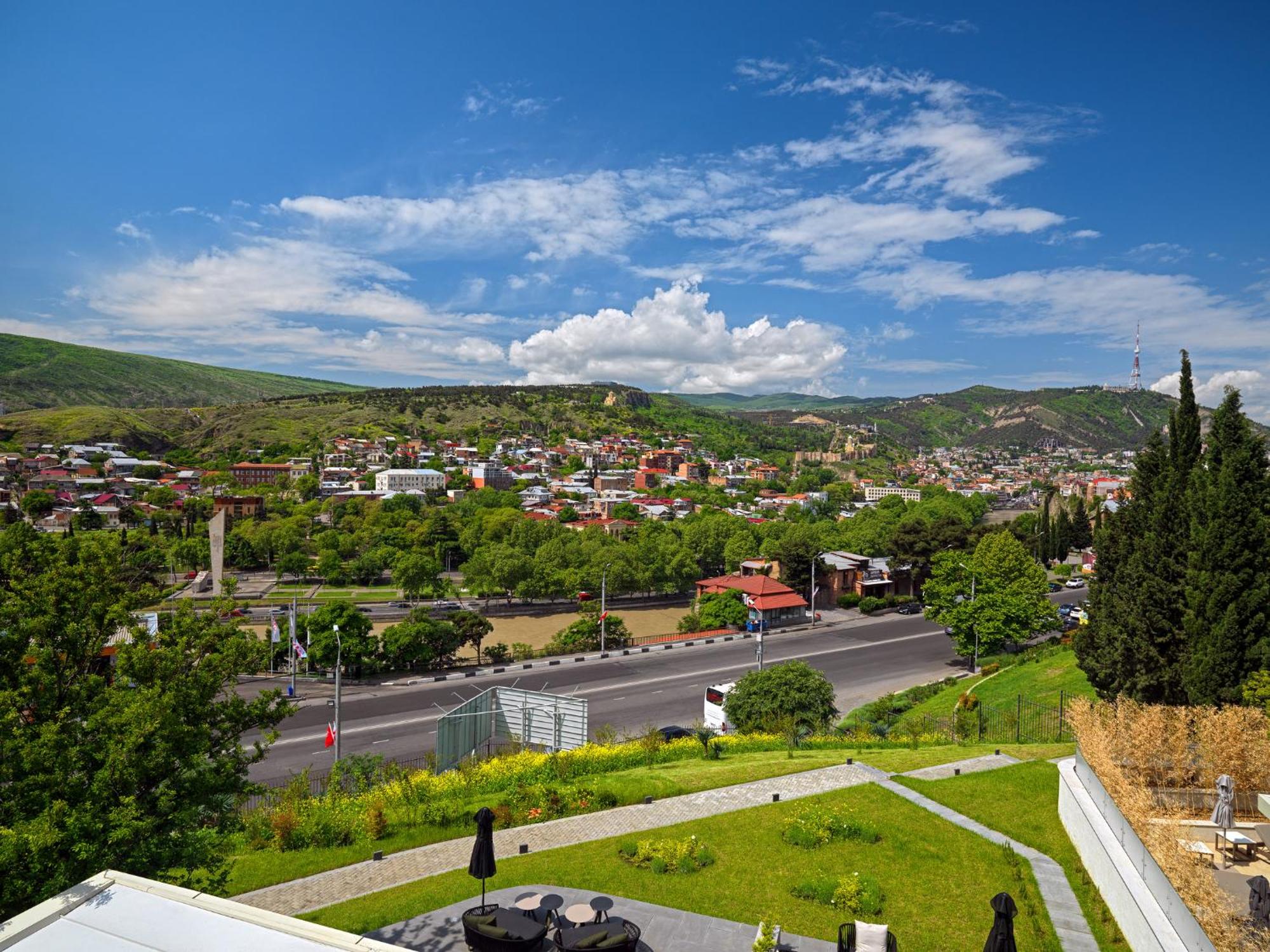 Sheraton Grand Tbilisi Metechi Palace pool