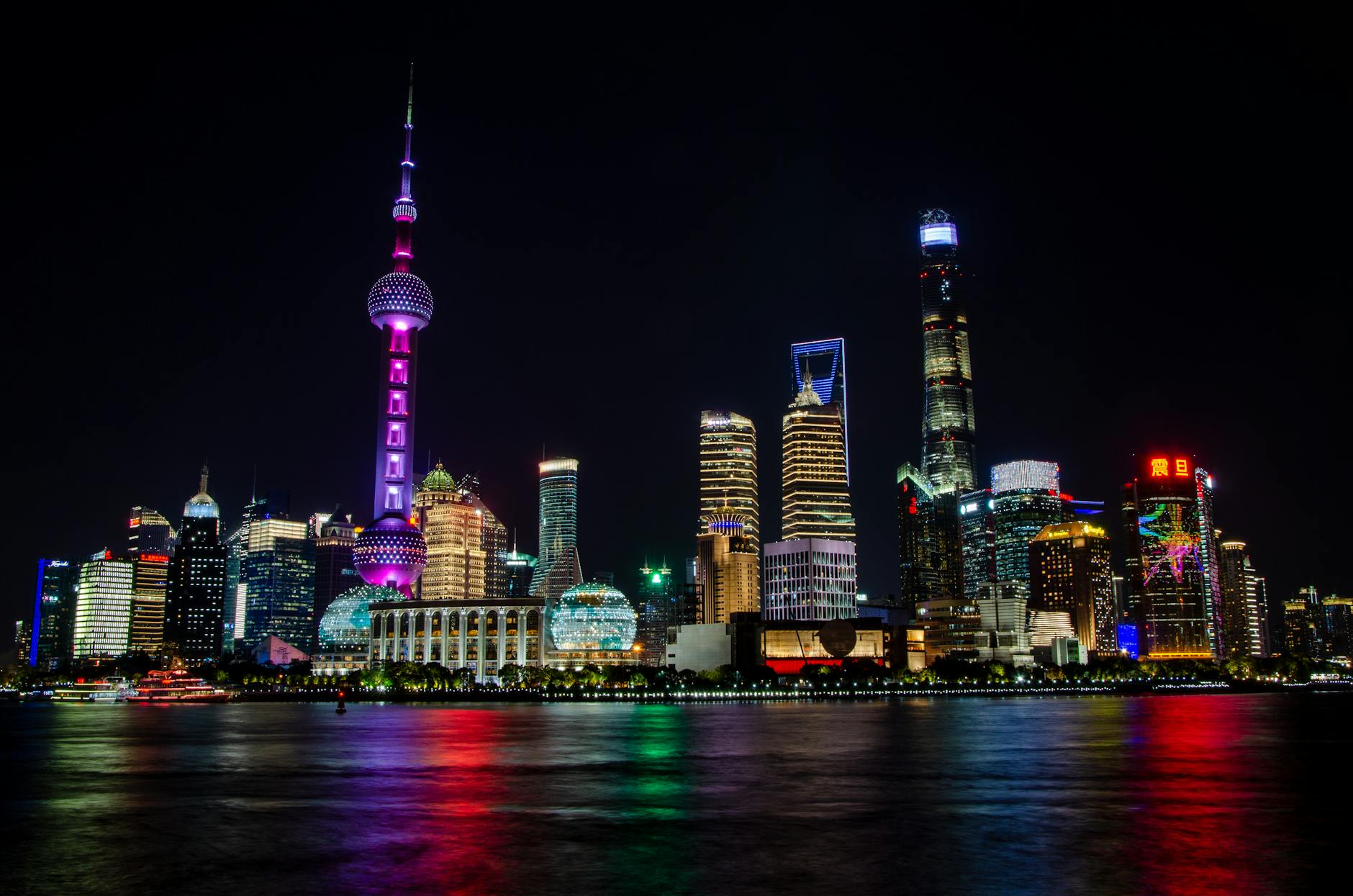 Romance and Lights: Huangpu River Cruises and Gastronomic Adventures - Shanghai