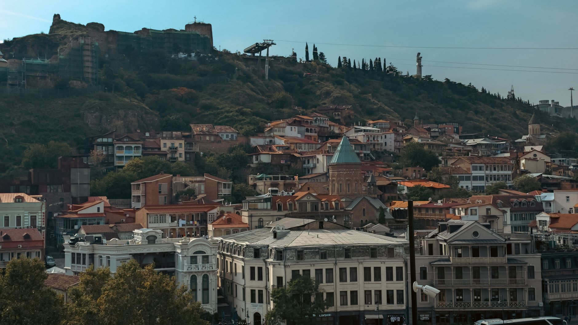 The lanes hiding behind the avenue - Tbilisi