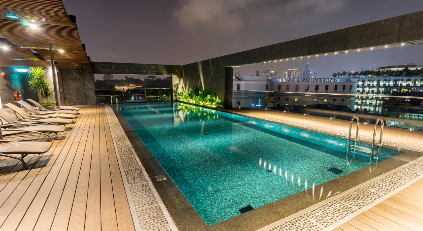Oakwood Bencoolen Singapore exterior with pool